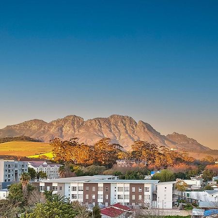 Wink Aparthotel Quiver Tree Stellenbosch Bagian luar foto