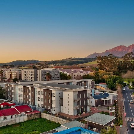 Wink Aparthotel Quiver Tree Stellenbosch Bagian luar foto