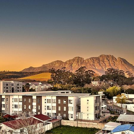 Wink Aparthotel Quiver Tree Stellenbosch Bagian luar foto