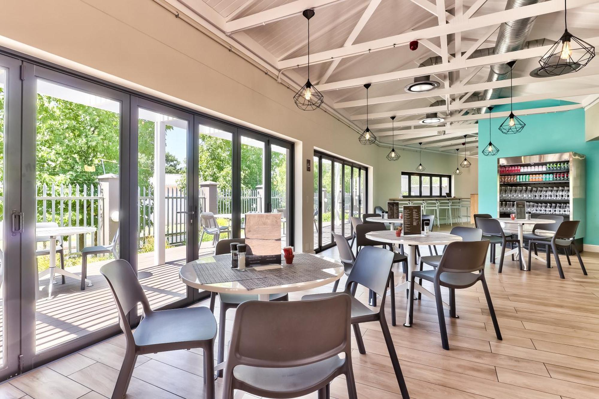 Wink Aparthotel Quiver Tree Stellenbosch Bagian luar foto
