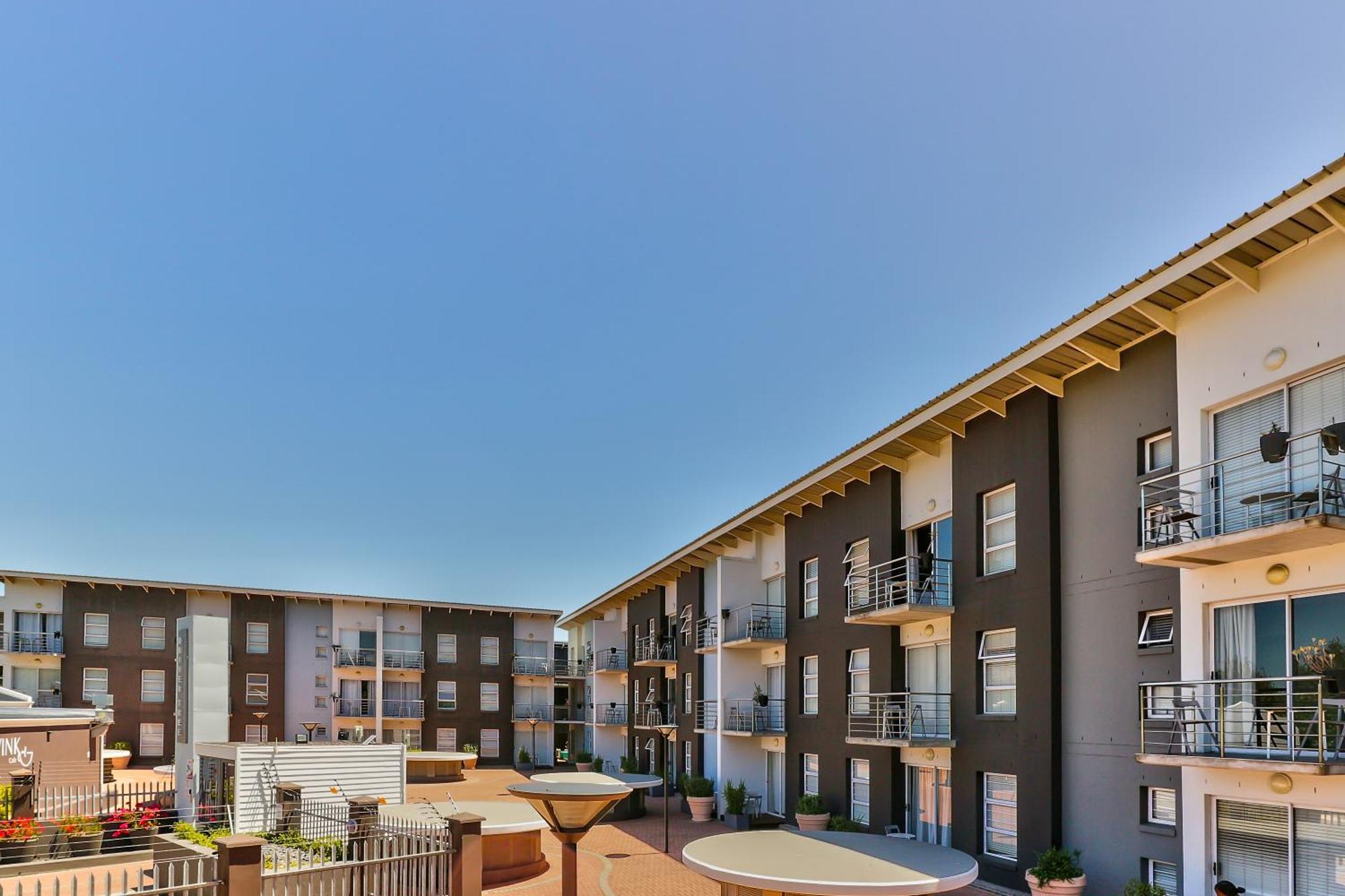 Wink Aparthotel Quiver Tree Stellenbosch Bagian luar foto