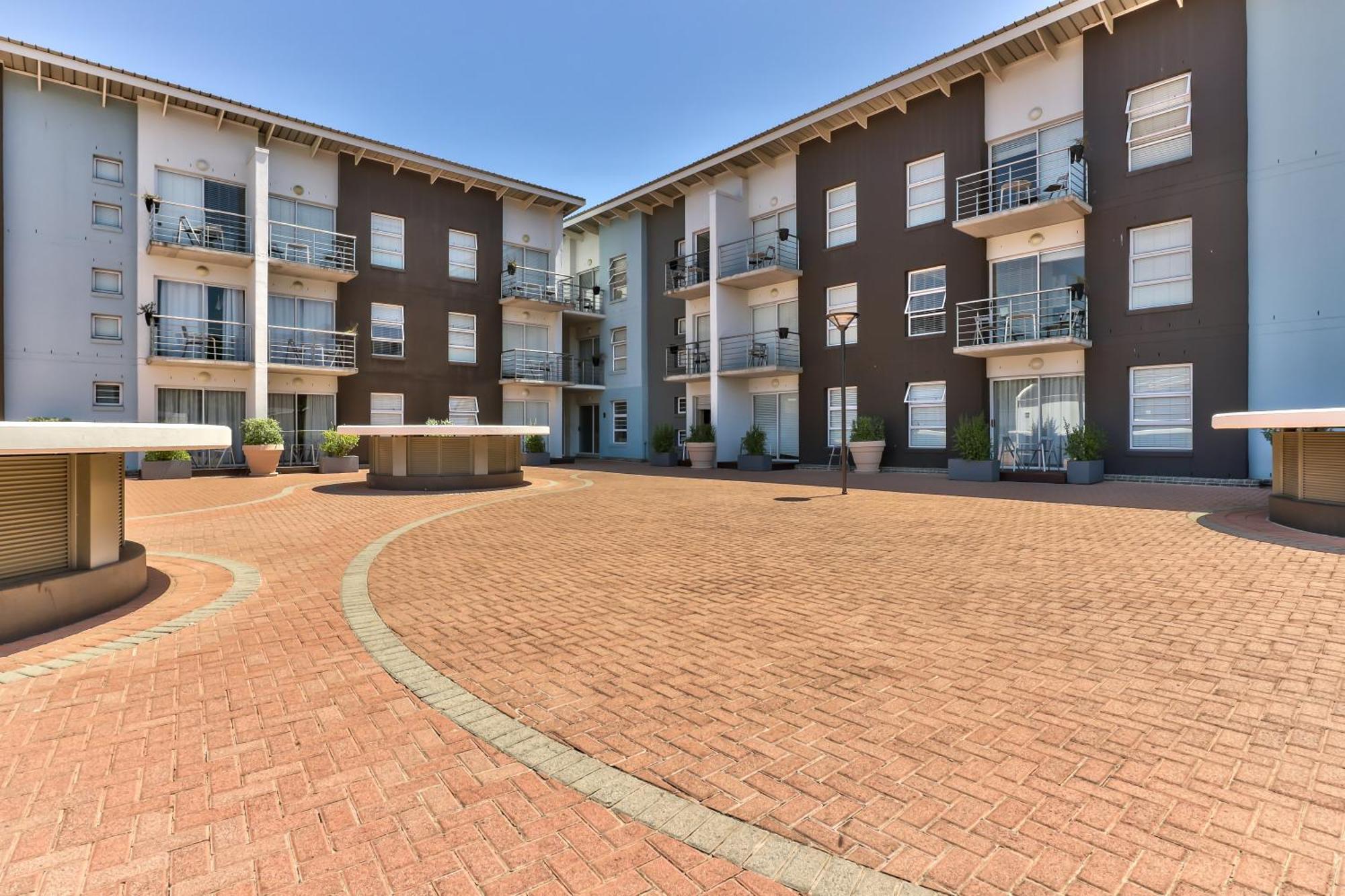 Wink Aparthotel Quiver Tree Stellenbosch Bagian luar foto