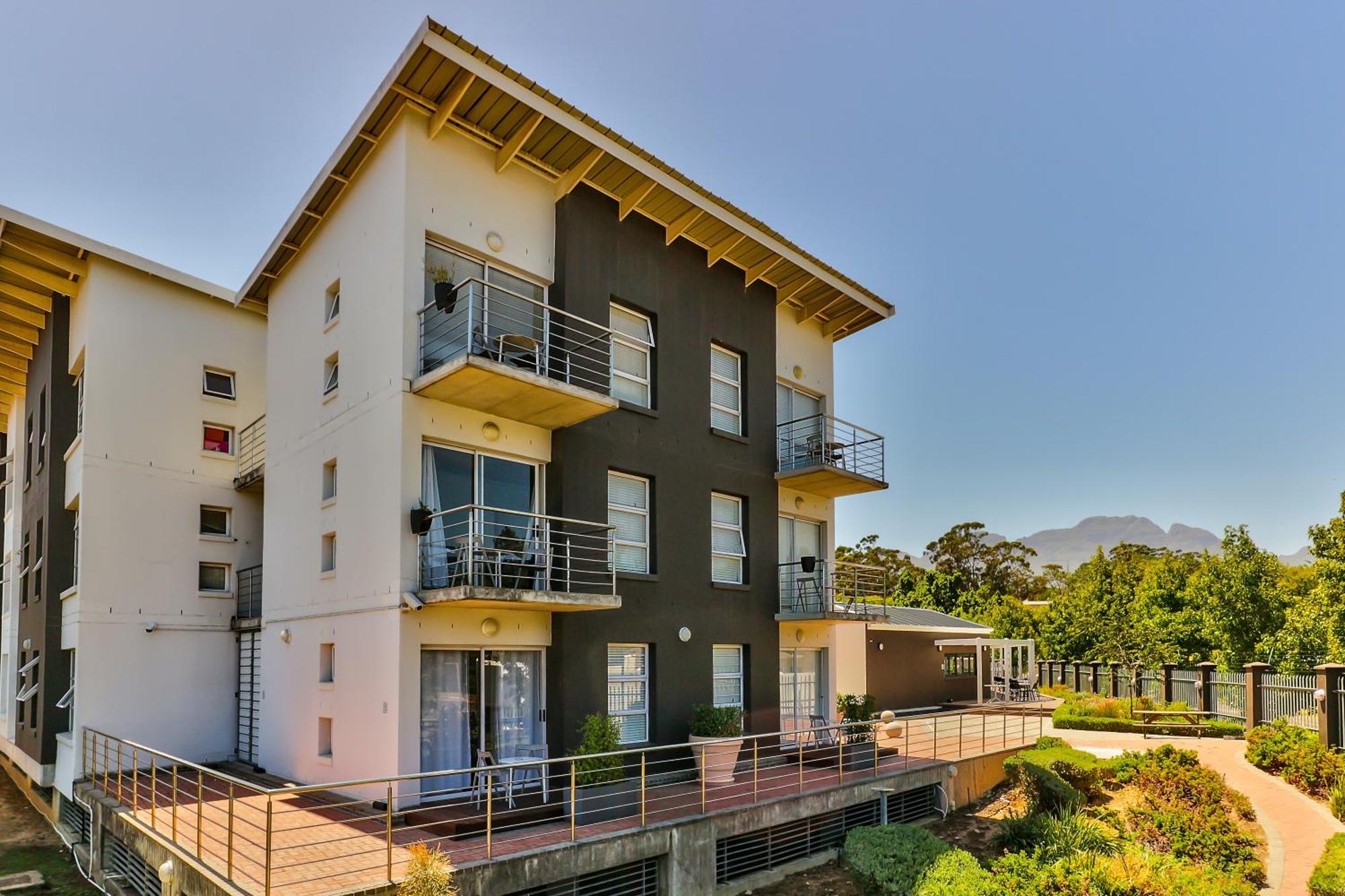 Wink Aparthotel Quiver Tree Stellenbosch Bagian luar foto