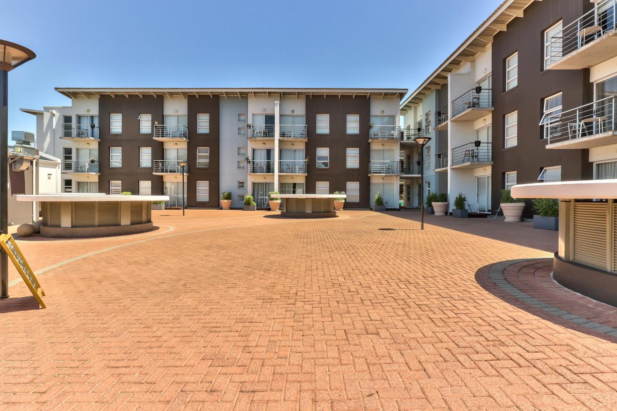 Wink Aparthotel Quiver Tree Stellenbosch Bagian luar foto