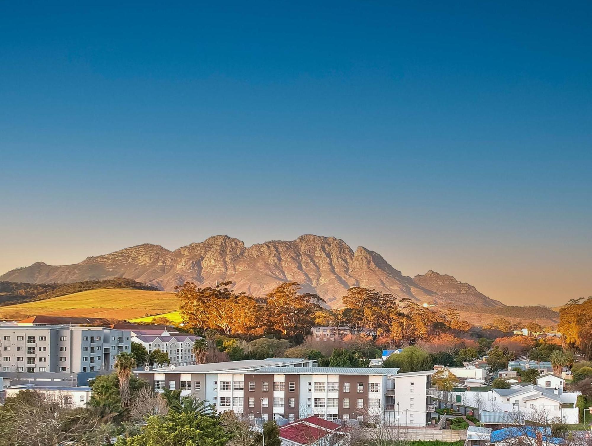 Wink Aparthotel Quiver Tree Stellenbosch Bagian luar foto