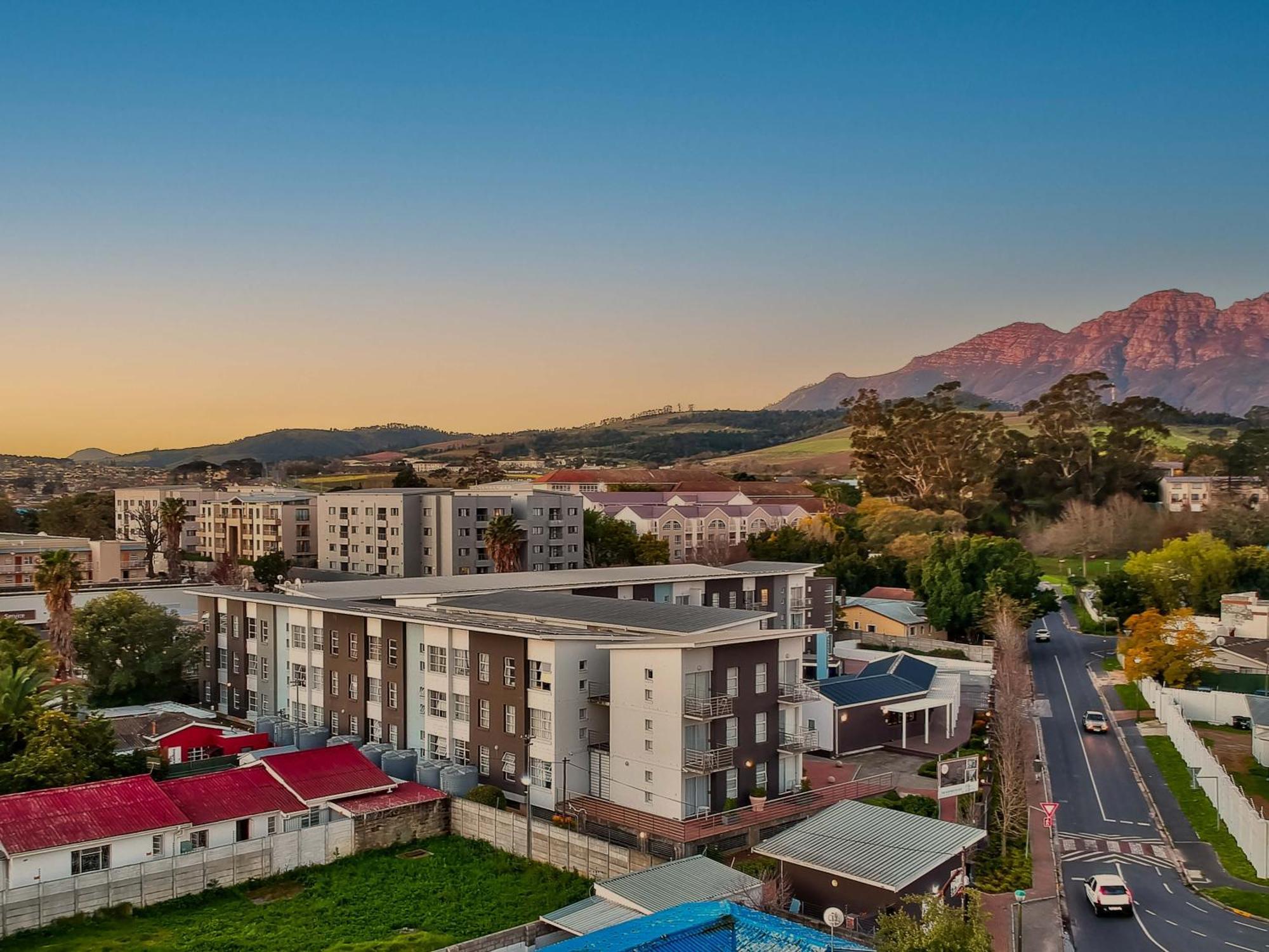 Wink Aparthotel Quiver Tree Stellenbosch Bagian luar foto