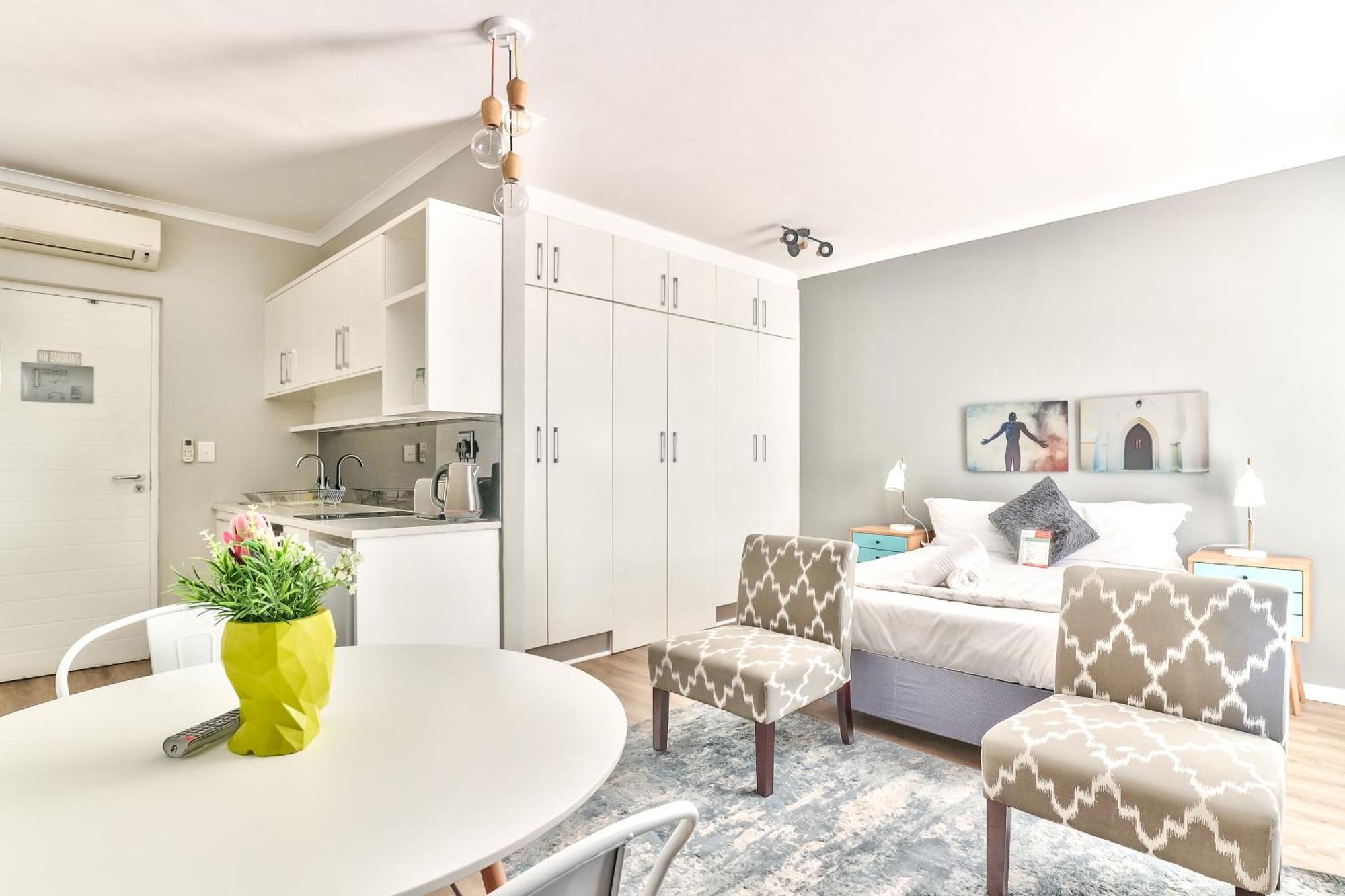 Wink Aparthotel Quiver Tree Stellenbosch Bagian luar foto