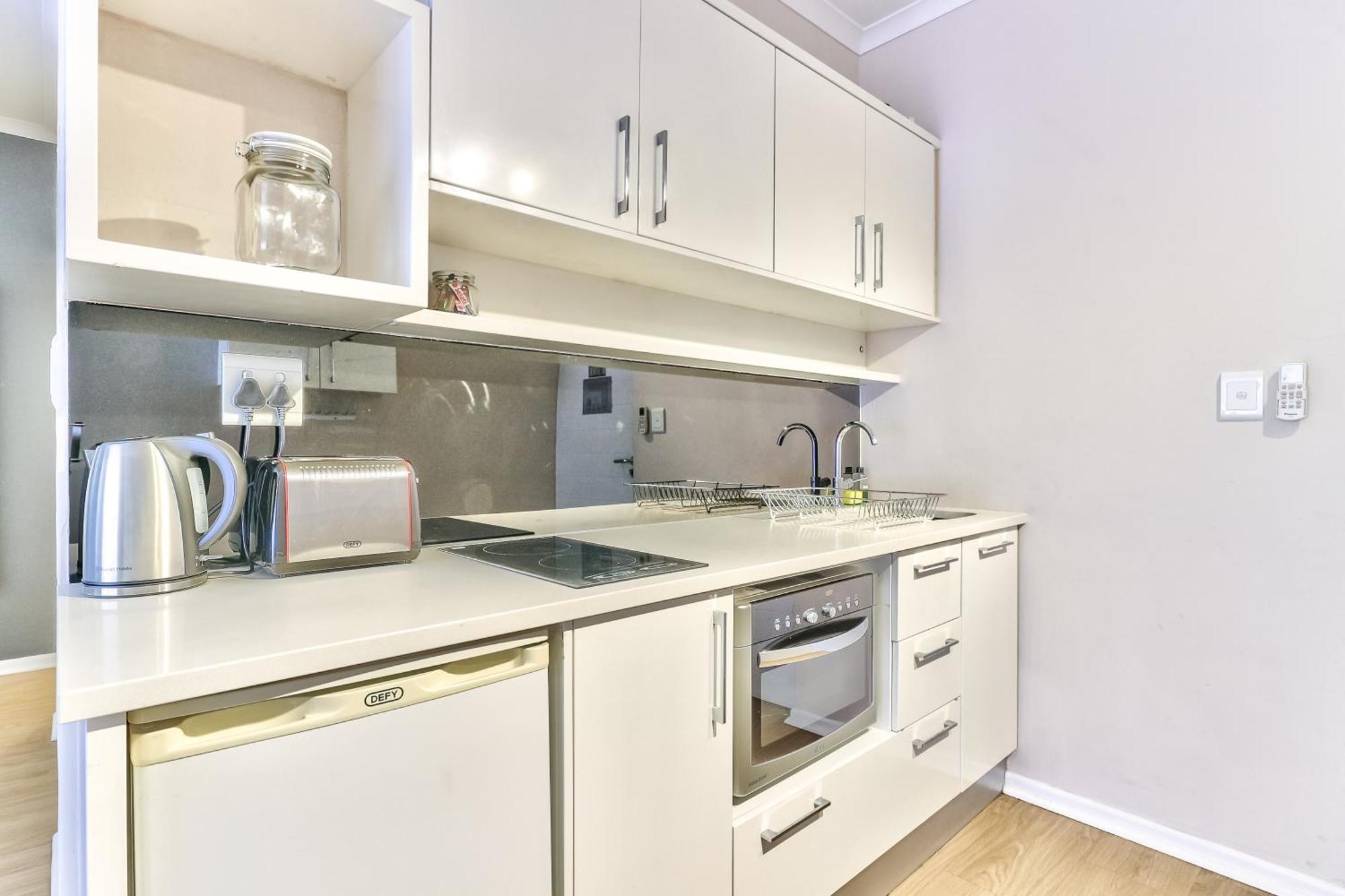 Wink Aparthotel Quiver Tree Stellenbosch Bagian luar foto