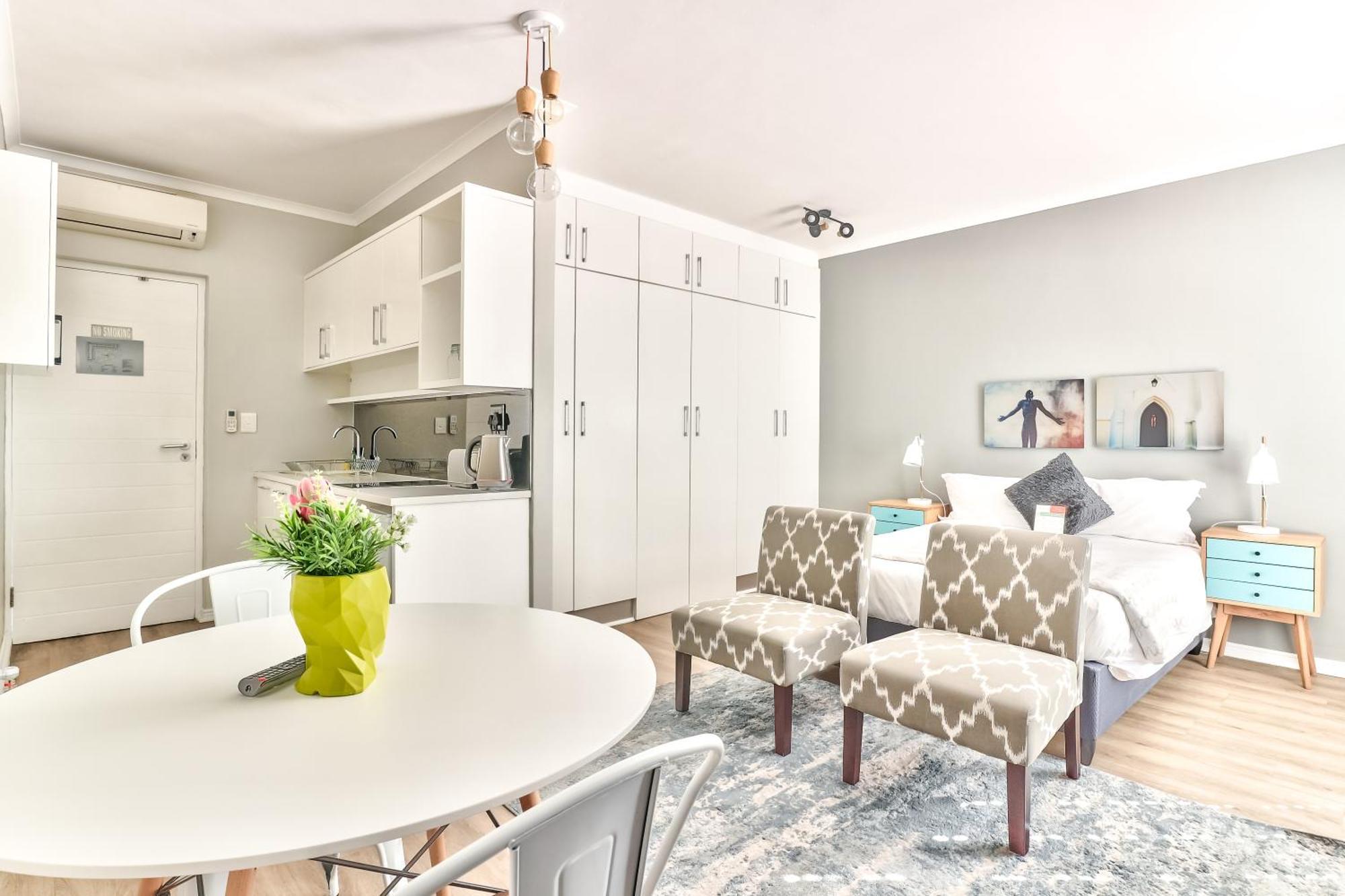 Wink Aparthotel Quiver Tree Stellenbosch Bagian luar foto