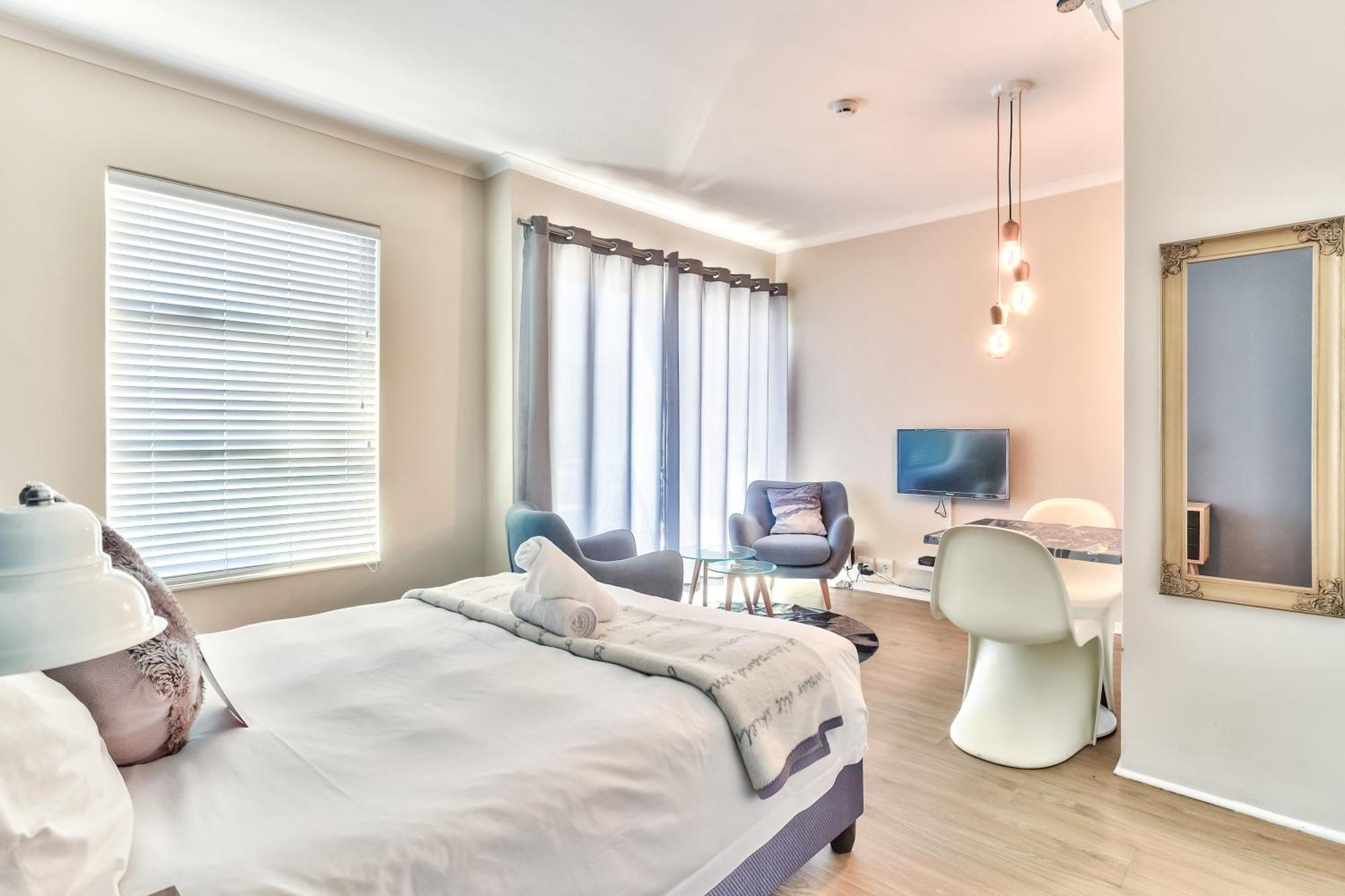 Wink Aparthotel Quiver Tree Stellenbosch Bagian luar foto